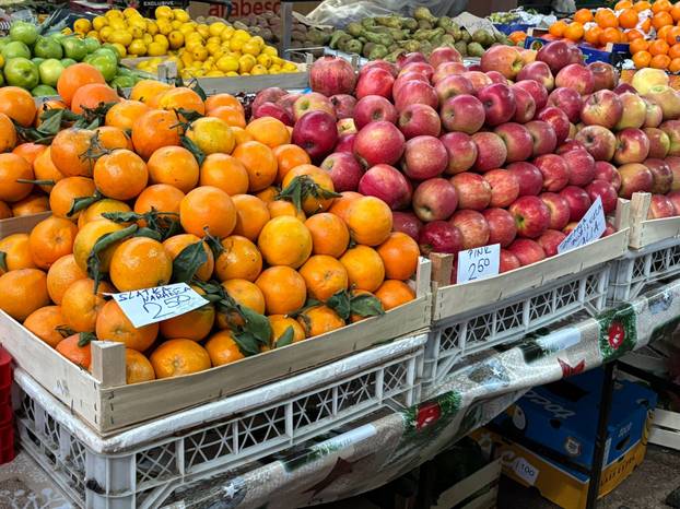 Bili smo na tržnici u Utrini: Evo kakve su cijene uoči Uskrsa!