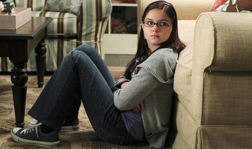 FOTO Sje&cacute;ate se Alex iz Moderne obitelji? S 18 je smanjila grudi, pogledajte kako danas izgleda