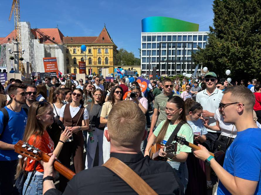 Thompsonova supruga na 'Hod za život' nosila Louis Vuitton torbicu, evo koliko ona košta