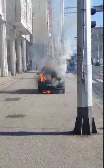 Buktinja u Zagrebu: Parkirani automobil zapalio se u Dubravi