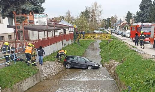 Autom izletio u potok u Vrapču