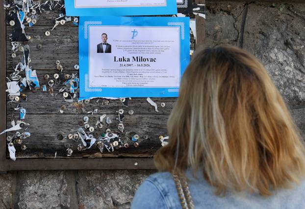 Dan nakon tragedije u Drni&scaron;u, gra?ani pale lampione za ubijenog 19-godi&scaron;njaka