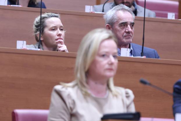 Zagreb: Ivana Kekin dosla u Sabor