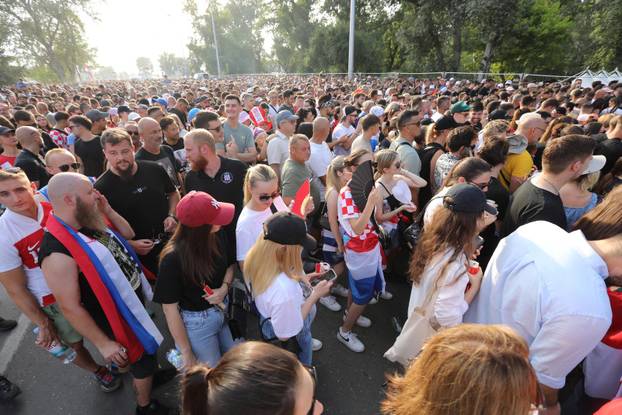 Zagreb: Stvaraju se ogromne gužve na samom ulazu na koncert Thompsoona