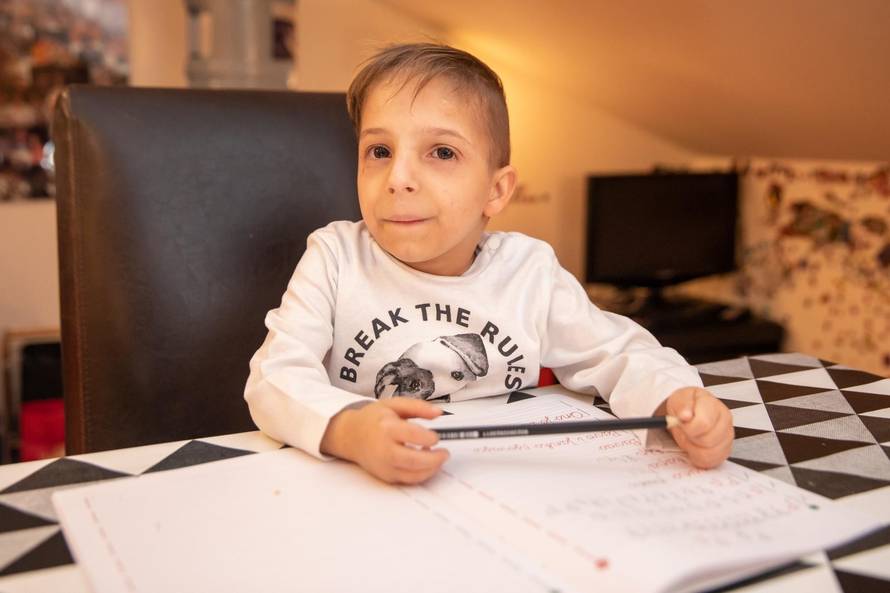 Nevio je krenuo u školu: Imam osam godina i osam kilograma