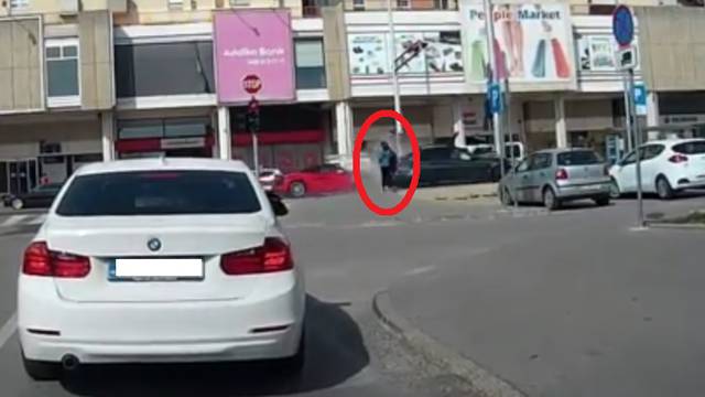 Pogledajte nesreću  u Zagrebu: Žena je za dlaku izbjegla udar