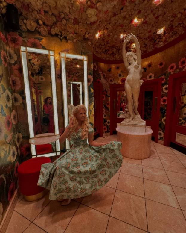 FOTO Mlada ljepotica obožava vintage stil - u retro krpicama donosi seksepil iz 1950-ih