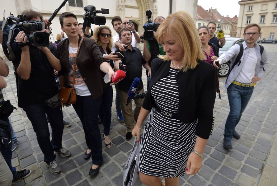 Ministrica Juretić je poljubila kolegu i poručila: 'Nek' crknu'