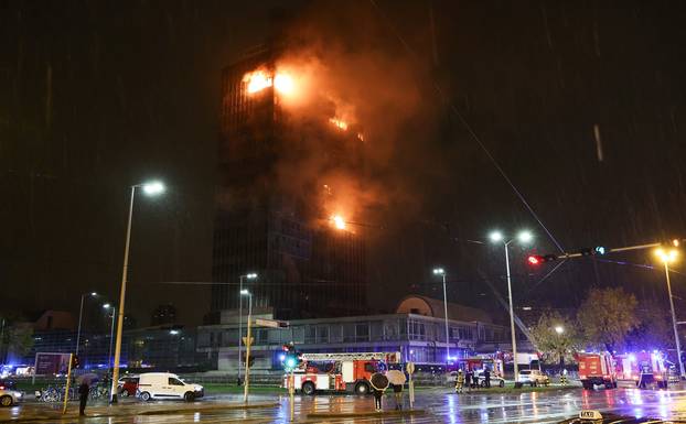 Zagreb: Pozar u Vjesnikovom neboderu