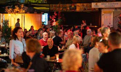 FOTO Ovako je Trešnjevka izgledala sinoć: Plac Mljac je privukao velik broj posjetitelja