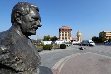 Vukovar: Postavljanje bine na Trgu Republike uoÄi sutraÅ¡njeg prosvjeda