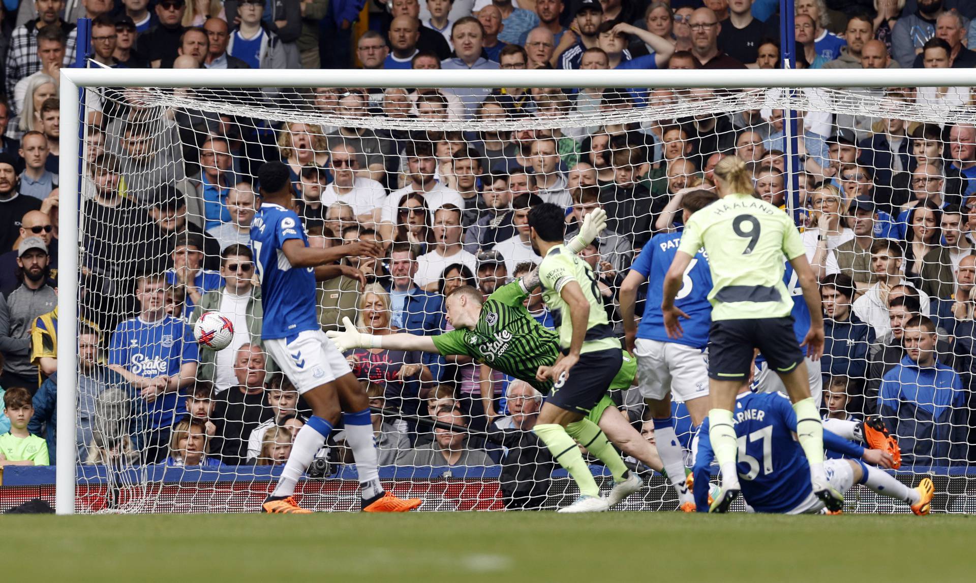 Premier League - Everton v Manchester City