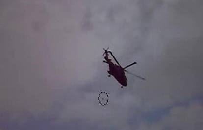 Irska: Vrata RAF-ovog helikoptera pala na ljude