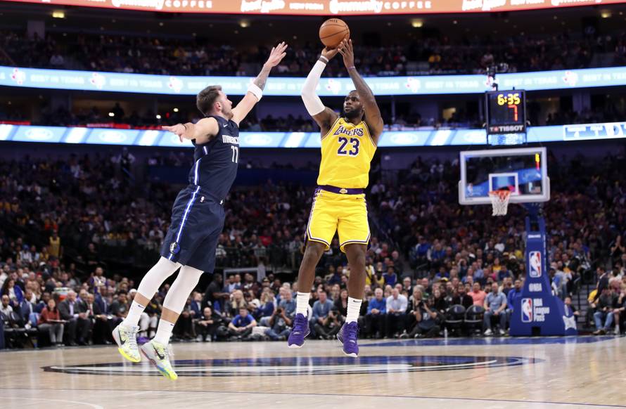 NBA: Los Angeles Lakers at Dallas Mavericks