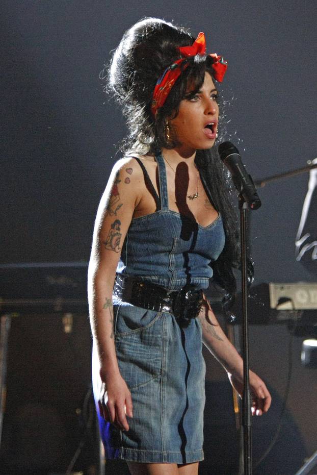 London: Amy Winehouse prona?ena mrtva u svom domu