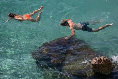 FOTO Je li srpanj ili listopad? Pogledajte kako Dubrovčani uživaju u babljem ljetu