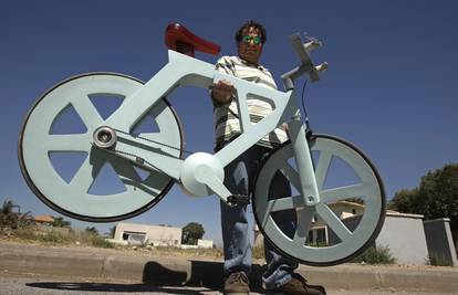 Izraelski izumitelj kartonskim biciklom želi promijeniti svijet