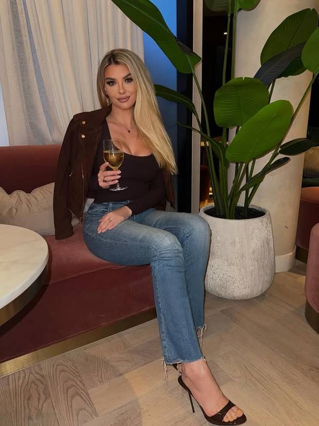 FOTO Iza seksi figure krije se prava feministkinja koja ne šuti