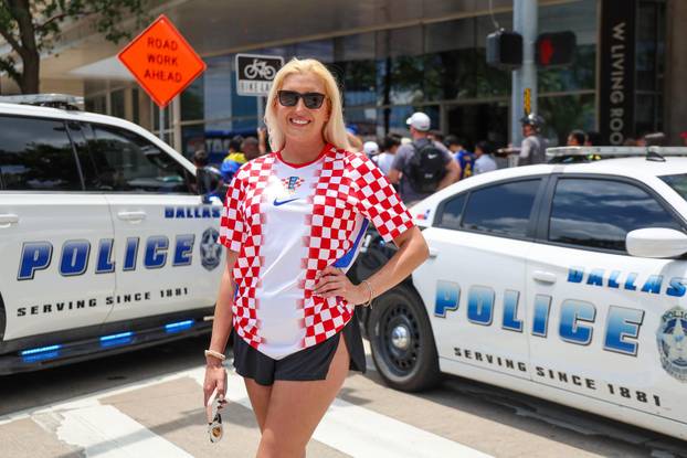 SP2026 Dallas: Atmosfera ispred hotela W gdje igrači trebaju izaći i otići na prvi trening u Dallasu
