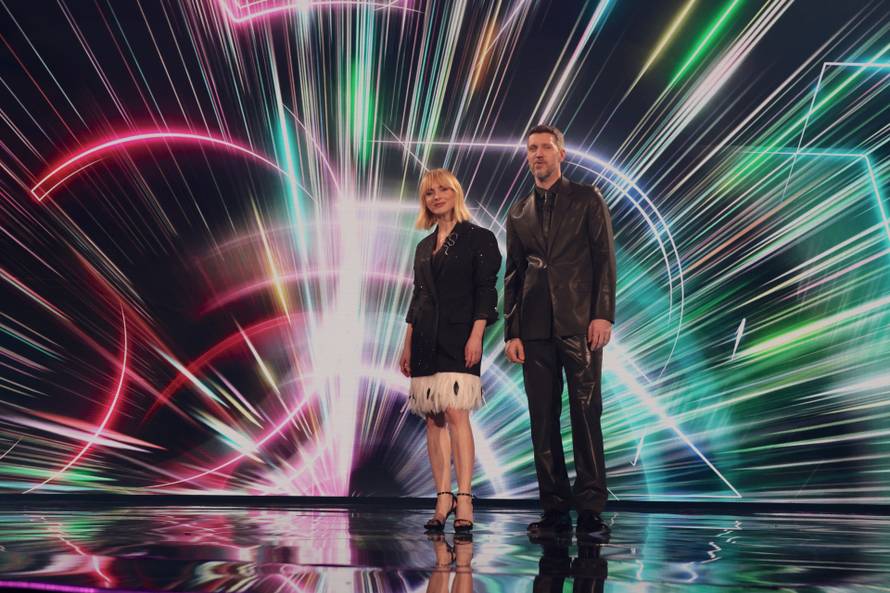 Pogledajte što su za prvu večer Dore odjenule voditeljice Iva Šulentić i Barbara Kolar