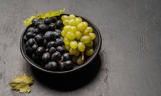 Crno ili zeleno gro&zcaron;&dstrok;e: Evo koja je sorta doista zdravija...