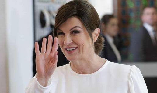 FOTO Ofarbali smo političarke! Pogledajte Kolindu kao crnku, a tek Mirelu Holy kao plavušu...