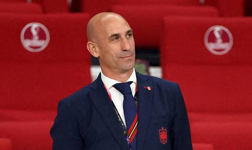 Rubiales poslao novu snimku Fifi. Na njoj se Hermoso smije i priča o poljupcu: 'Niste vidjele?'