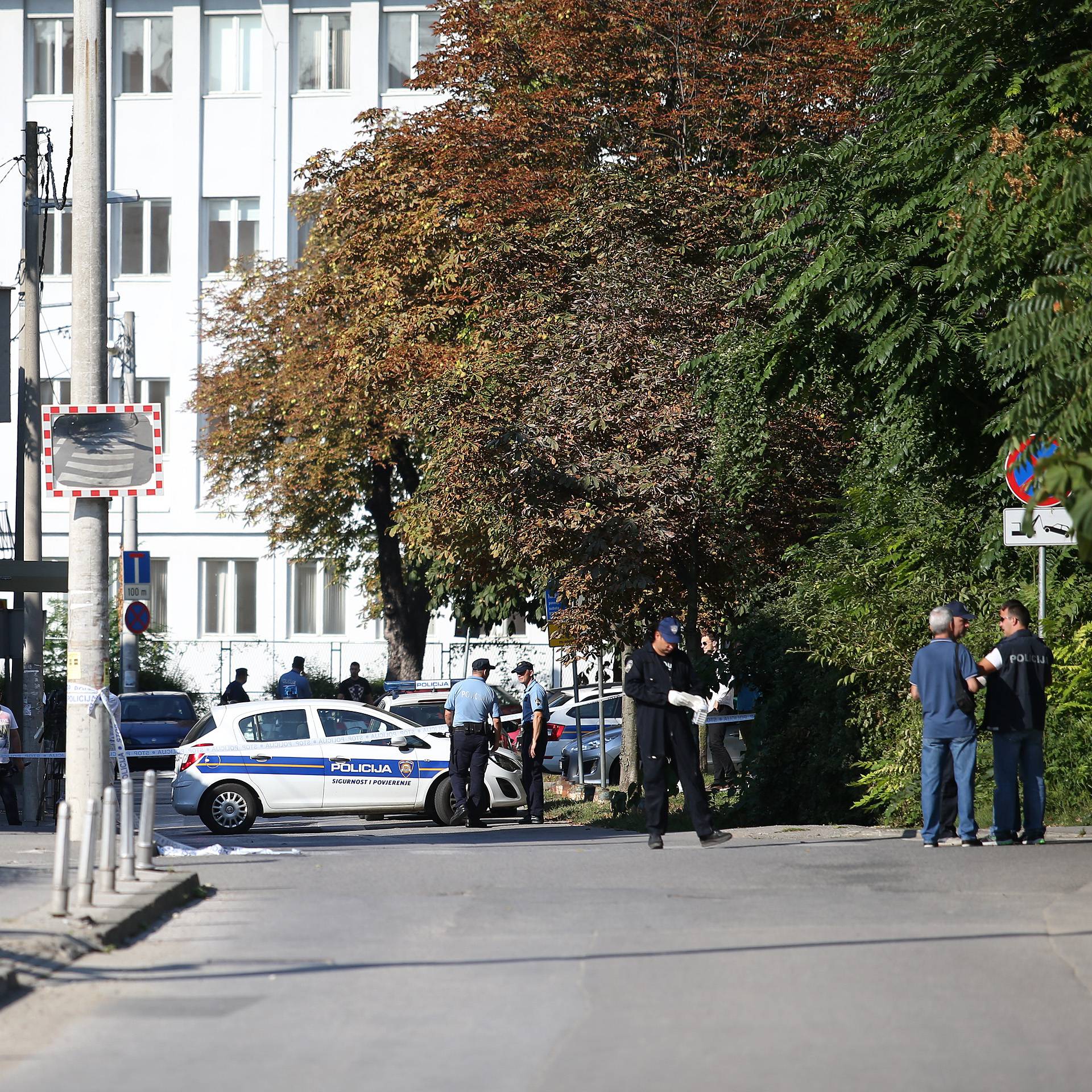 Bomba ispred kafića: Krhotine su pogodile slučajnu prolaznicu