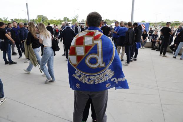 Osijek: Dolazak navijača na finale Hrvatskog nogometnog kupa