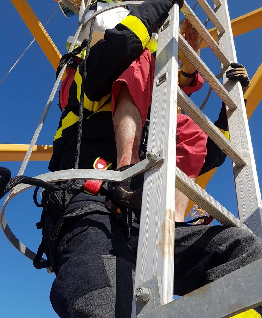 'Stavio sam ga na leđa i polako silazio, bio je u teškom šoku'