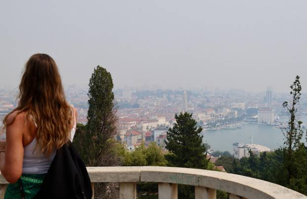 Split  prekriven dimom zbog požara kod Tomislavgrada