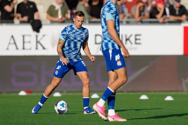 Thun: Zagrijavanje igrača prije početka utakmice FC Thun - GNK Dinamo