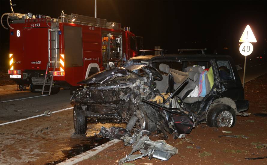 Dugopolje: Jedan mrtav, jedan kritično u stravičnoj nesreći