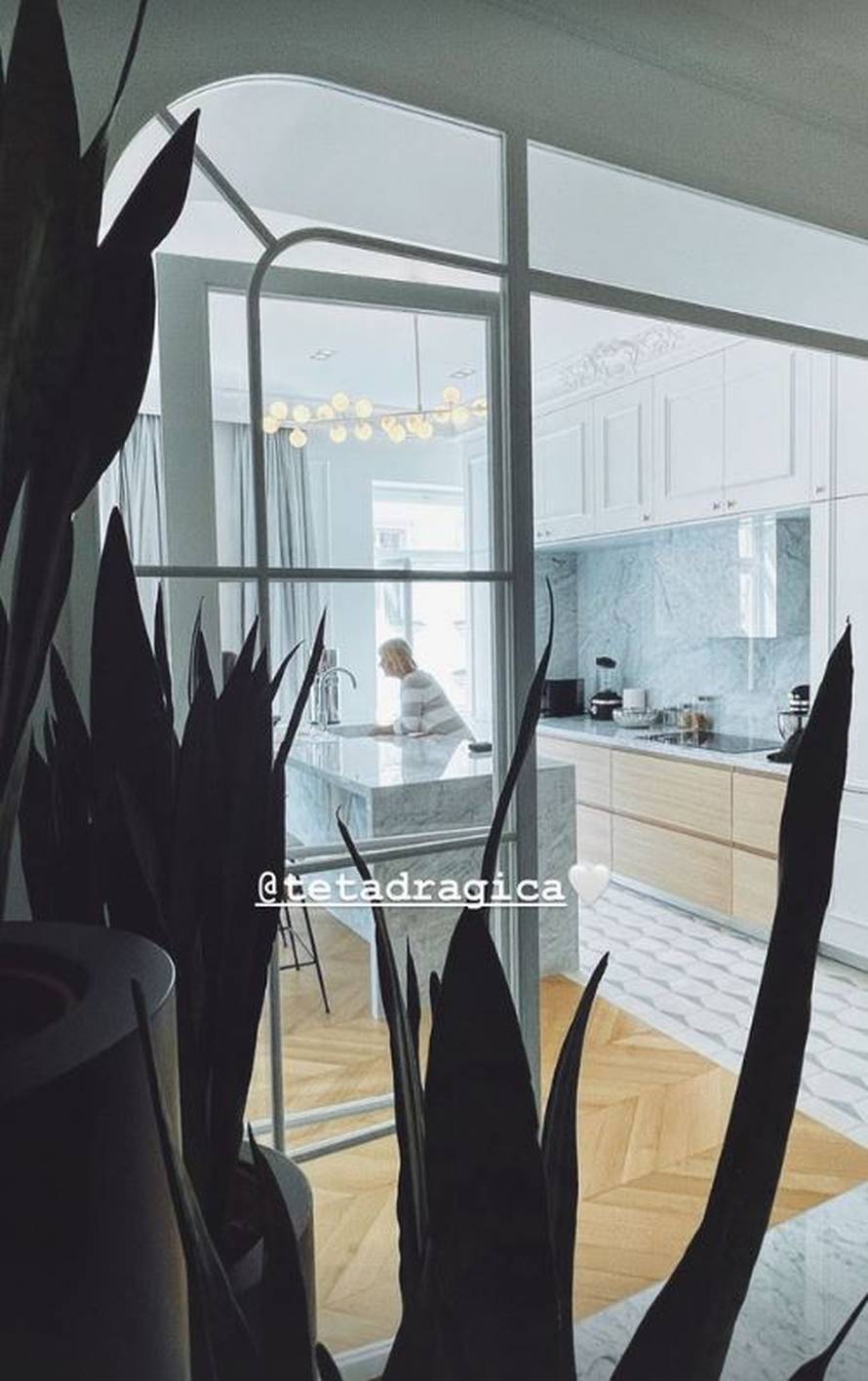 Arbulić pokazao svoj novi ured, u prvom planu raskošan luster