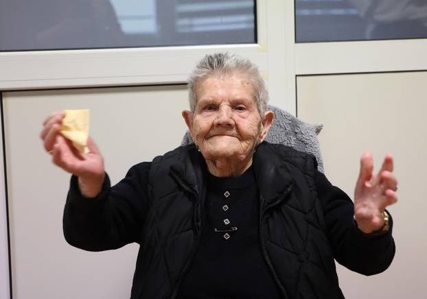 &Scaron;ibenik: U Cvjetnom domu Ljeposava Peri&scaron;i? proslavila 100. ro?endan