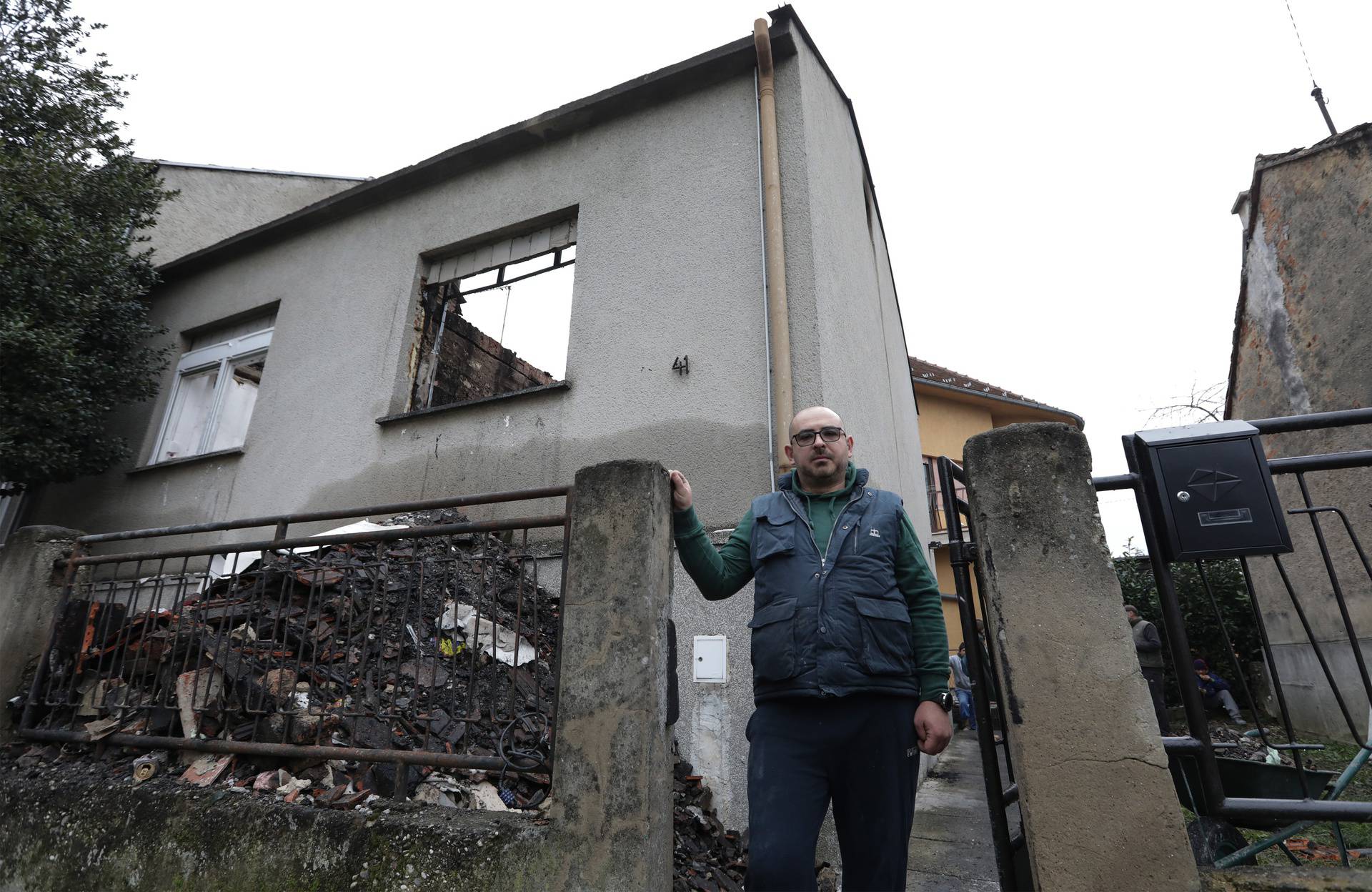 Svećeniku vatra progutala dom: 'Sve je izgorjelo, ostalo mi je samo ono što sam imao na sebi'