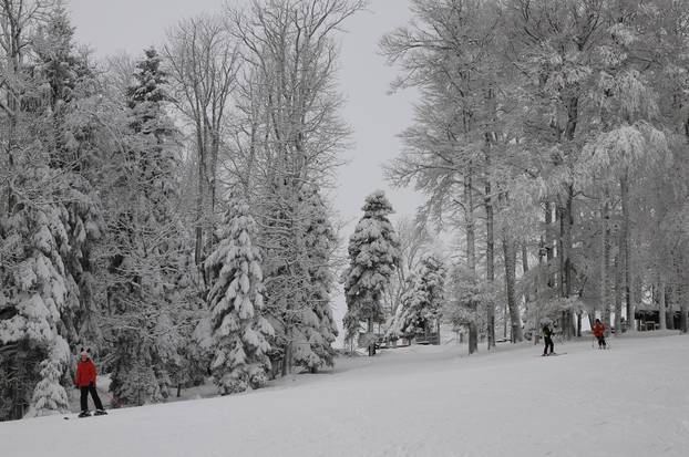 Zagreb: Započela skijaška sezona na Sljemenu 