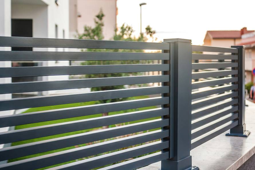 Modern,Fence,With,Aluminum,Or,Metal,Shutter