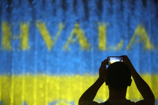 Zagreb: Ukrajiska zastava na fontanama povodom obljetnice Dana neovisnosti Ukrajine 