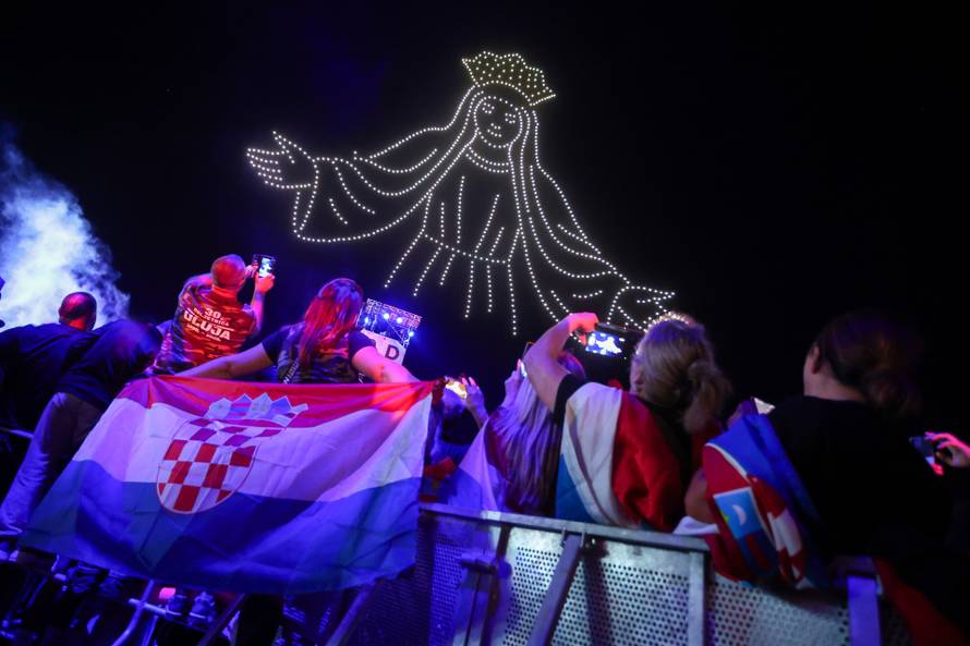 Scenografija dronovima na koncertu Marka Perkovića Thompsona