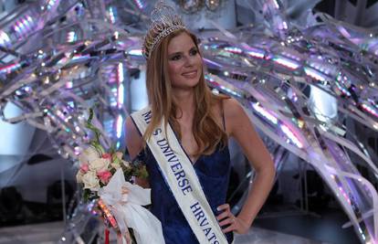 Miss Universe Sarah Čosić padala teška kruna s glave 