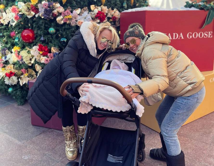 Glumica je sreću pronašla pored žene i procvjetala: Zajedno su preko surogat majke dobile kćer