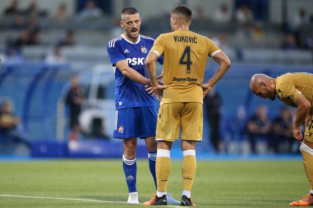 Dinamo i Hajduk u utakmici Superkupa na stadionu u Maksimiru