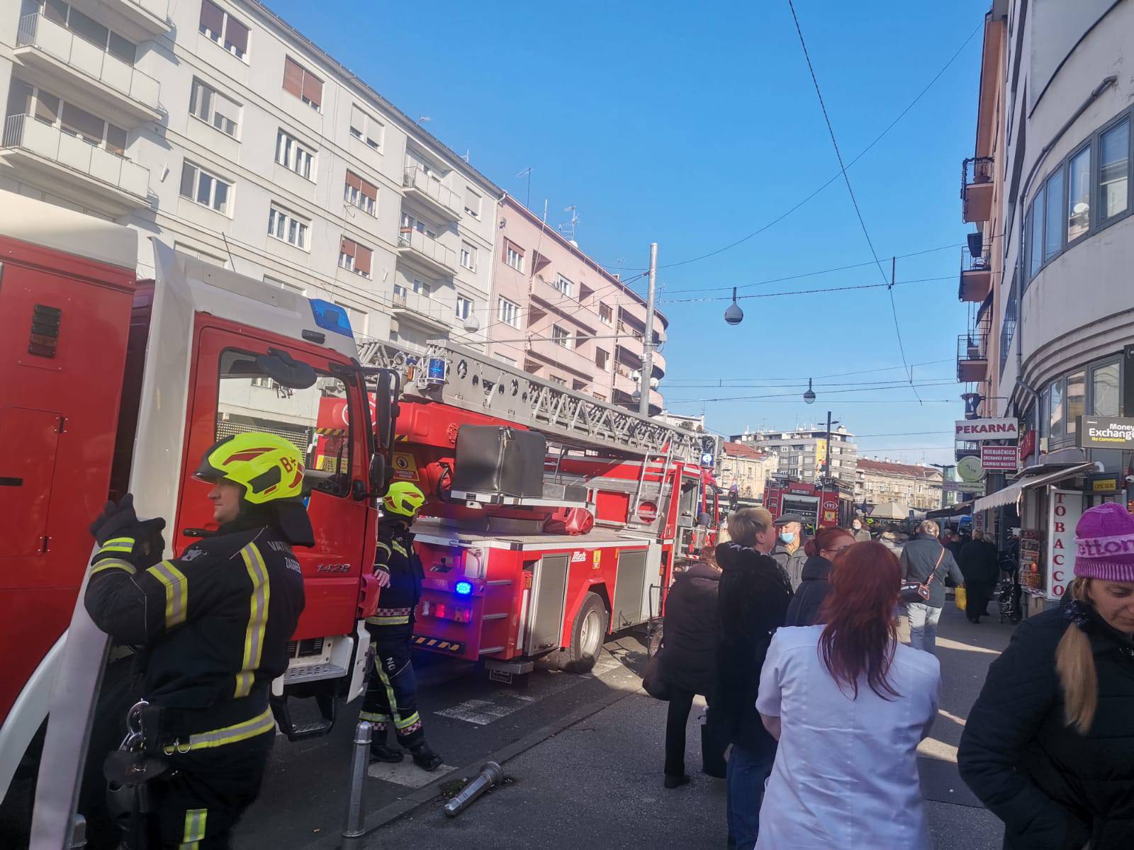 VIDEO Gorjela arhiva u zgradi Holdinga, ljudi izašli na cestu