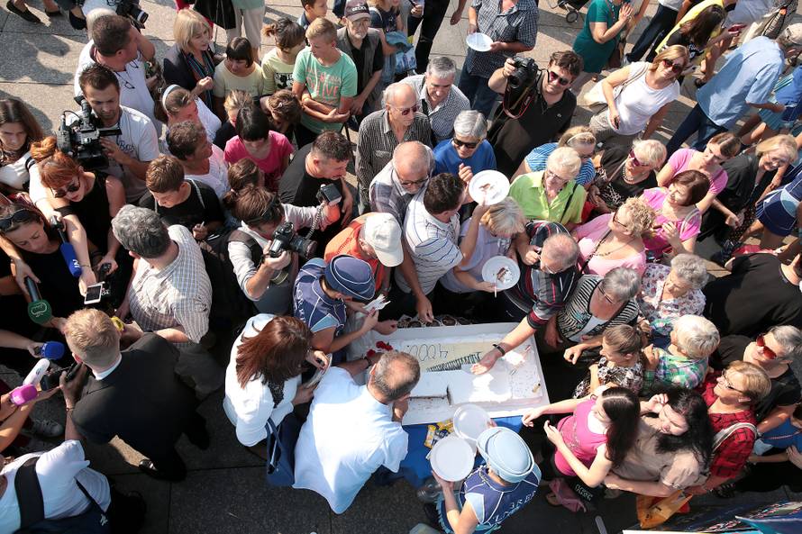 Zagrebačke mažoretkinje na Trgu proslavile 4000. nastup