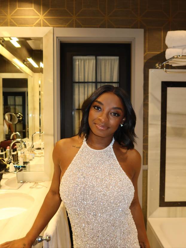 FOTO Simone Biles: Pogledajte mi grudi prije i poslije operacije