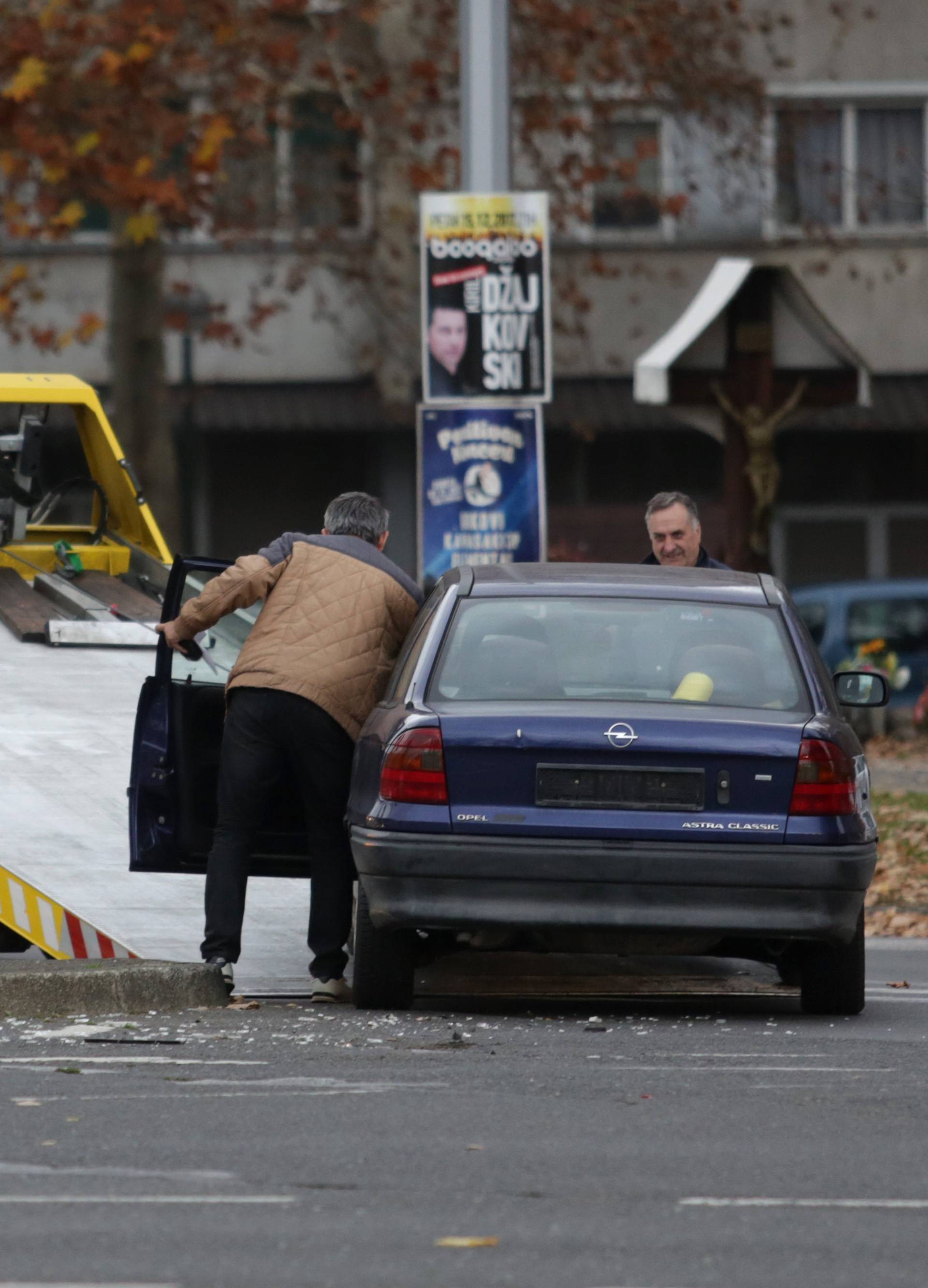 Sudar na Knežiji: Auto završio na krovu, a ozlijeđeni u bolnici