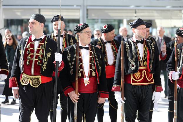 Pula: Mimohod Bokeljske mornarice u Puli