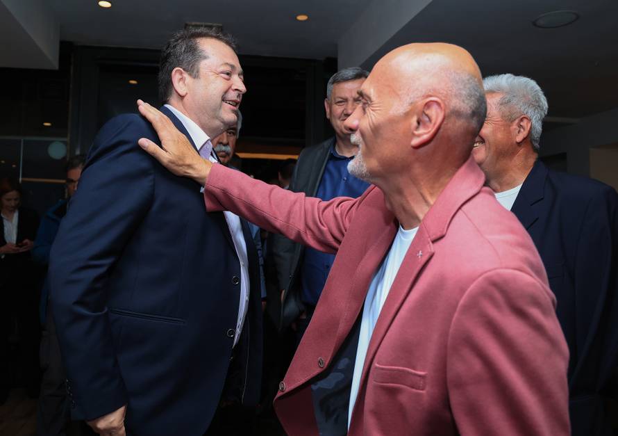 Zagreb: Tomislav Jonjić dao je izjavu za medije nakon izbornih rezultata