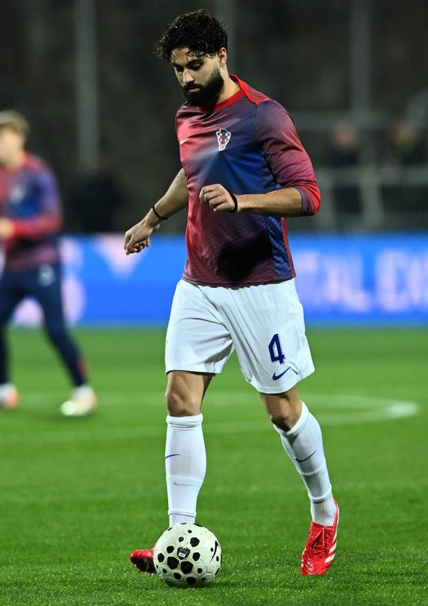 Rijeka: Zagrijavanje nogometaša uoči početka utakmice između Hrvatske i Farskih otoka u kvalifikacijama za FIFA Svjetsko prvenstvo